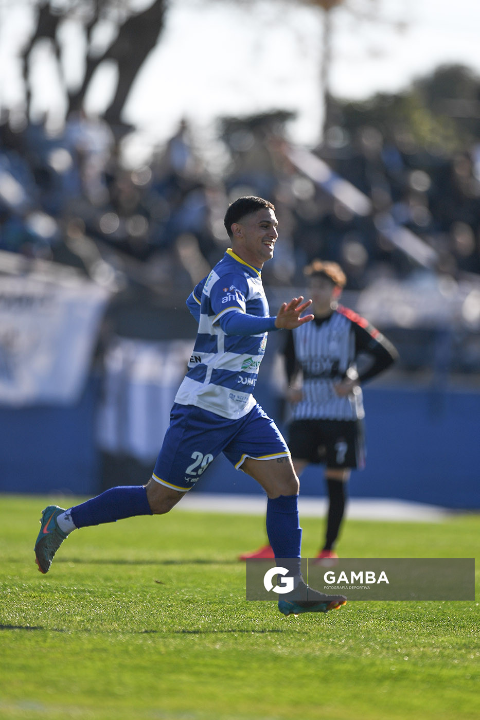 Alex Seijas, de Libertad. 21ª Copa Nacional de Clubes. Estadio Casto Martínez Laguarda.