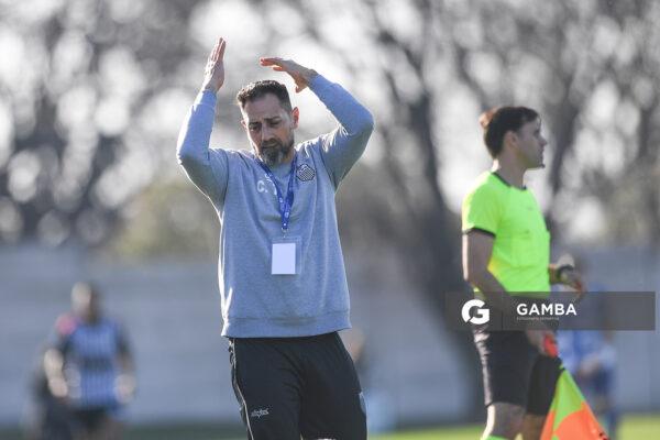 Paolo Parolín, director técnico de Río Negro. 21ª Copa Nacional de Clubes. Estadio Casto Martínez Laguarda.