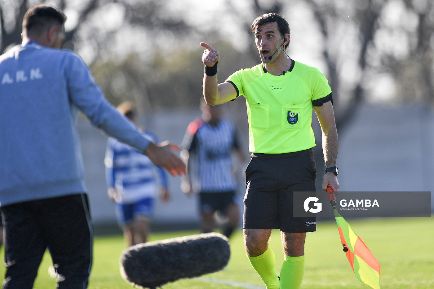 Sergio Bidondo, primer árbitro asistente. 21ª Copa Nacional de Clubes. Estadio Casto Martínez Laguarda.