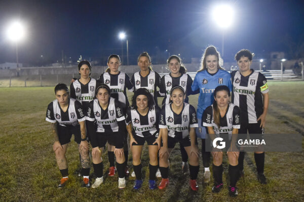 Titulares de Central. Gabriela Bonifacini, capitana. Sol Ponce de León, golera. 23ª Copa Nacional de Fútbol Femenino. Parque Camunda Gil.