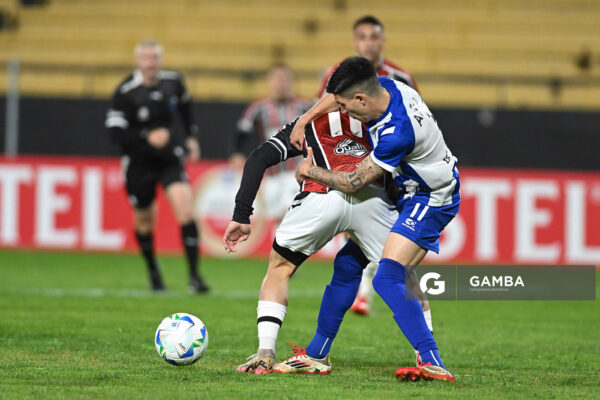 Maximiliano Añasco, de Cerro Largo. Copa Conmebol Sudamericana. Estadio Campeón del Siglo.