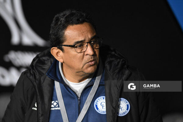 Danielo Núñez, director técnico de Cerro Largo. Copa Conmebol Sudamericana. Estadio Campeón del Siglo.
