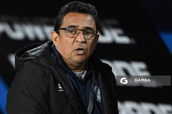 Danielo Núñez, director técnico de Cerro Largo. Copa Conmebol Sudamericana. Estadio Campeón del Siglo.