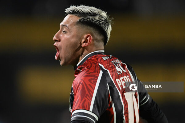 Matías Perello, de Central Córdoba. Copa Conmebol Sudamericana. Estadio Campeón del Siglo.
