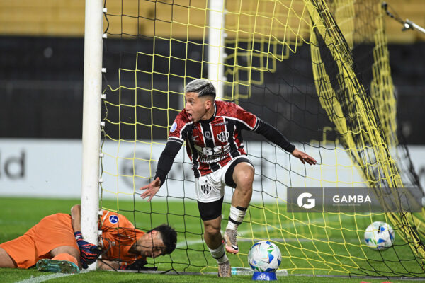 Matías Perello, de Central Córdoba. Copa Conmebol Sudamericana. Estadio Campeón del Siglo.