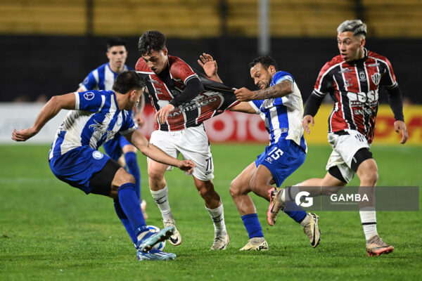 Lucas Besozzi, de Central Córdoba. Copa Conmebol Sudamericana. Estadio Campeón del Siglo.