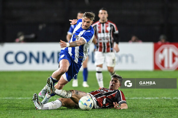 Matías Mir, de Cerro Largo. Copa Conmebol Sudamericana. Estadio Campeón del Siglo.