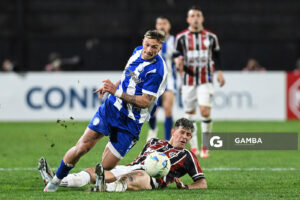 Matías Mir, de Cerro Largo. Copa Conmebol Sudamericana. Estadio Campeón del Siglo.