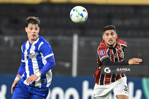 Franco Rossi, de Cerro Largo. Copa Conmebol Sudamericana. Estadio Campeón del Siglo.