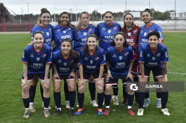Titulares de Nacional(SJ). Camila Denis, golera. Florencia Méndez, capitana. 23ª Copa Nacional de Fútbol Femenino. Estadio Campeones Olímpicos.