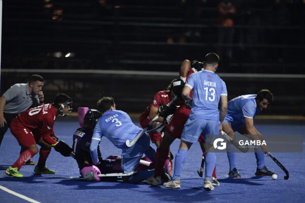 Matias Pereiro, de Uruguay. Copa Panamericana de Hockey. Cancha Celeste.