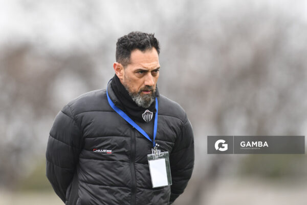 Paolo Parolín, director técnico de Río Negro. 21ª Copa Nacional de Clubes. Estadio Casto Martínez Laguarda.