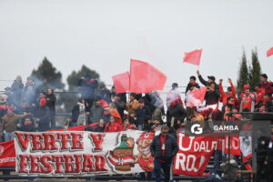 Hinchas de Universitario. 21ª Copa Nacional de Clubes. Estadio Casto Martínez Laguarda.