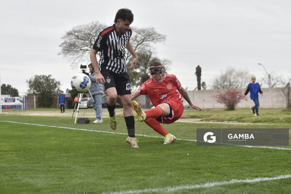 Junior Rodríguez, de Universitario. 21ª Copa Nacional de Clubes. Estadio Casto Martínez Laguarda.