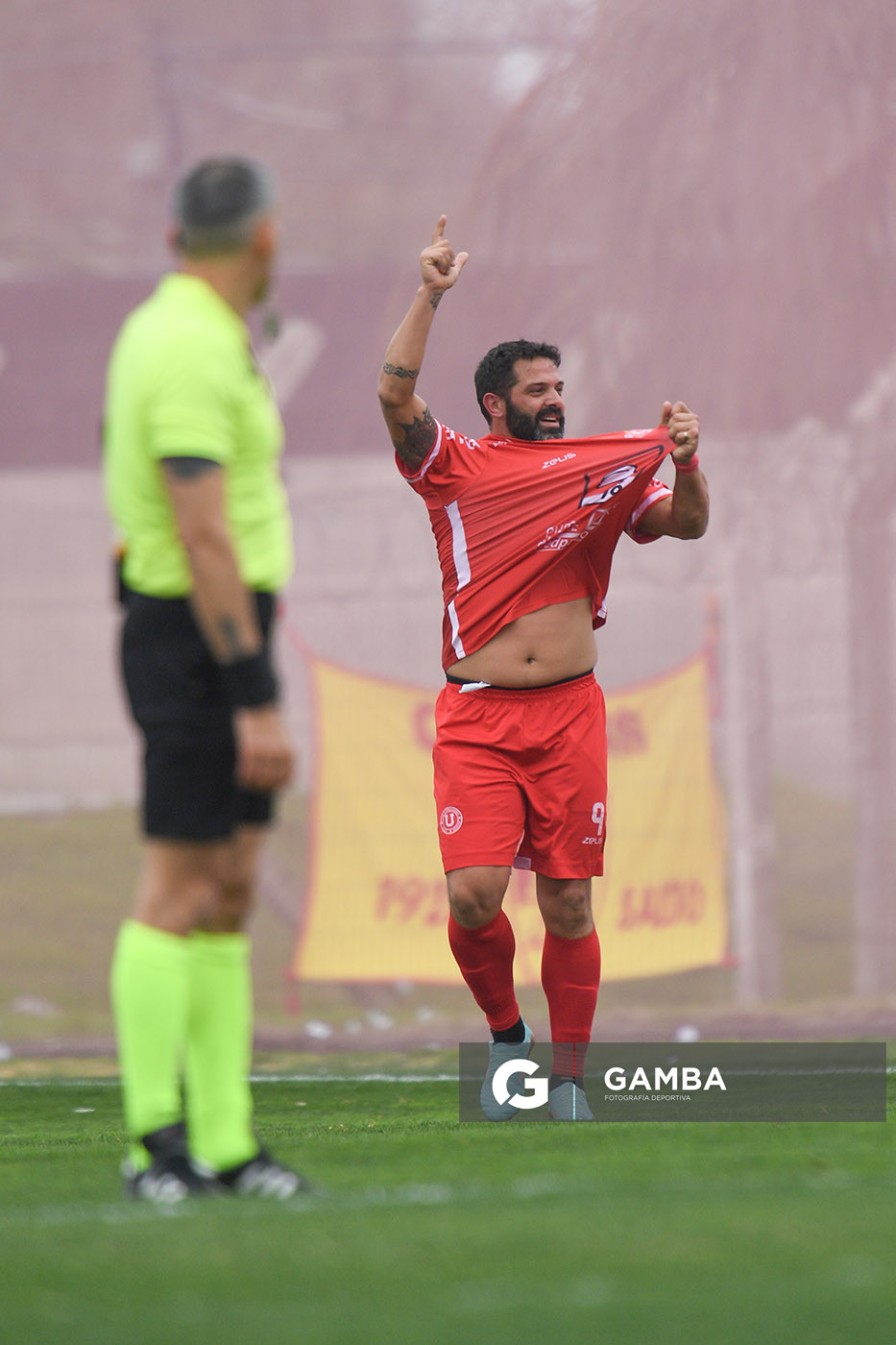 George dos Santos, de Universitario. 21ª Copa Nacional de Clubes. Estadio Casto Martínez Laguarda.
