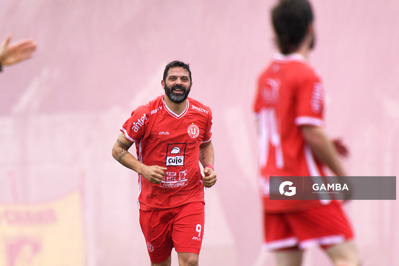 George dos Santos, de Universitario. 21ª Copa Nacional de Clubes. Estadio Casto Martínez Laguarda.