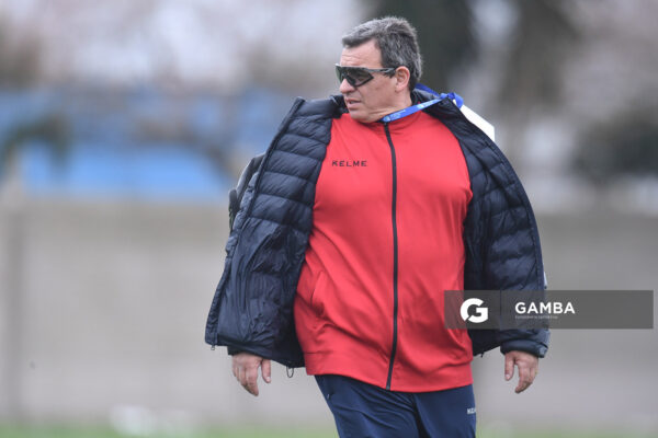 Alejandro Irigoyen, director técnico de Universitario. 21ª Copa Nacional de Clubes. Estadio Casto Martínez Laguarda.