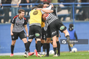Jugadores de Río Negro tras el gol de Christian Alba. 21ª Copa Nacional de Clubes. Estadio Casto Martínez Laguarda.