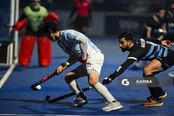 Lucas Toscani, de Argentina. Copa Panamericana de Hockey. Cancha Celeste.