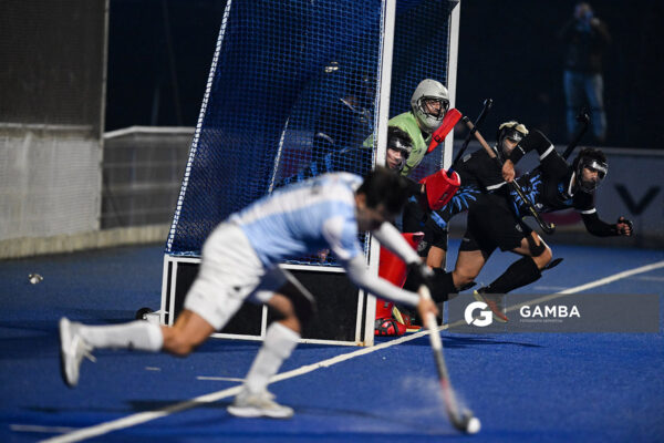 Rodrigo Castro, golero de Uruguay. Copa Panamericana de Hockey. Cancha Celeste.