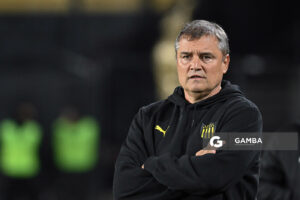 Diego Aguirre, director técnico de Peñarol. Torneo Clausura. Estadio Campeón del Siglo.