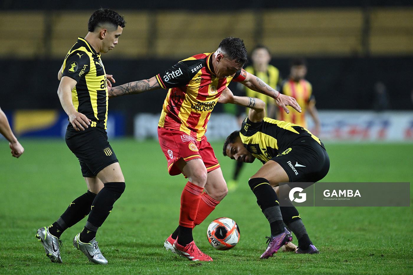Adrián Colombino, de Progreso. Torneo Clausura. Estadio Campeón del Siglo.