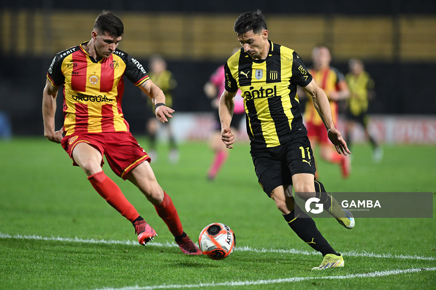 Maximiliano Silvera, de Peñarol. Torneo Clausura. Estadio Campeón del Siglo.