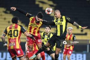 Emanuel Gularte, de Peñarol. Torneo Clausura. Estadio Campeón del Siglo.