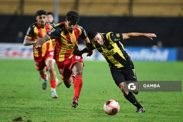 Javier Cabrera, de Peñarol. Torneo Clausura. Estadio Campeón del Siglo.