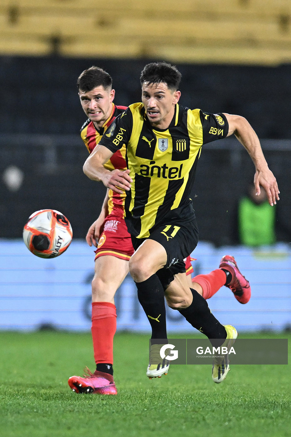 Maximiliano Silvera, de Peñarol. Torneo Clausura. Estadio Campeón del Siglo.