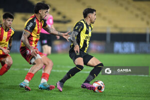 David Terans, de Peñarol. Torneo Clausura. Estadio Campeón del Siglo.