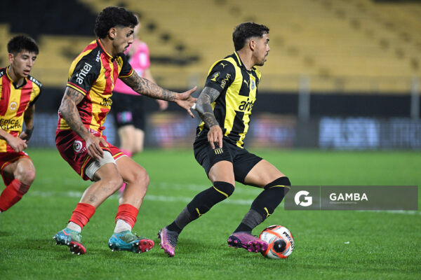 David Terans, de Peñarol. Torneo Clausura. Estadio Campeón del Siglo.