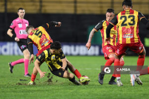 Leonardo Fernández, de Peñarol. Torneo Clausura. Estadio Campeón del Siglo.