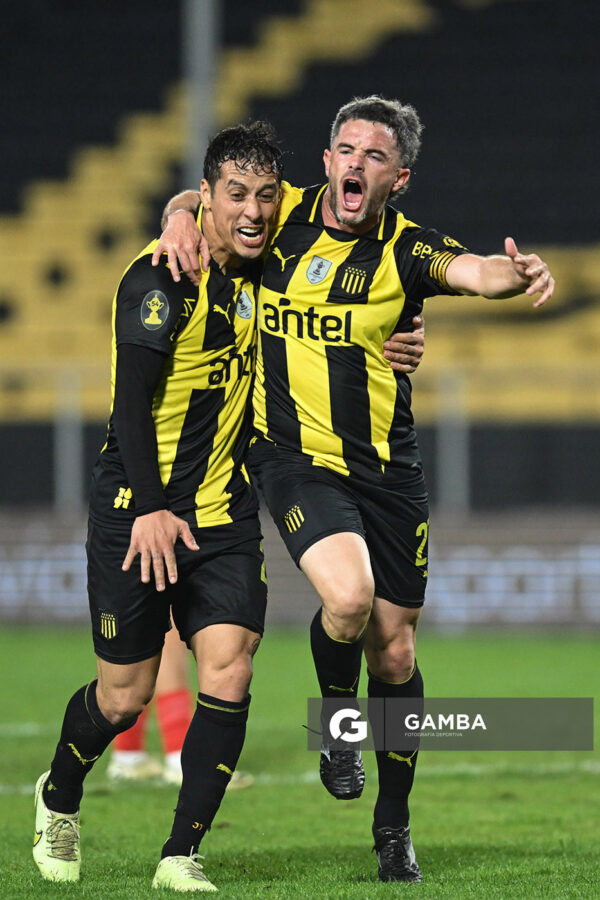 Lucas Hernández, de Peñarol. Torneo Clausura. Estadio Campeón del Siglo.