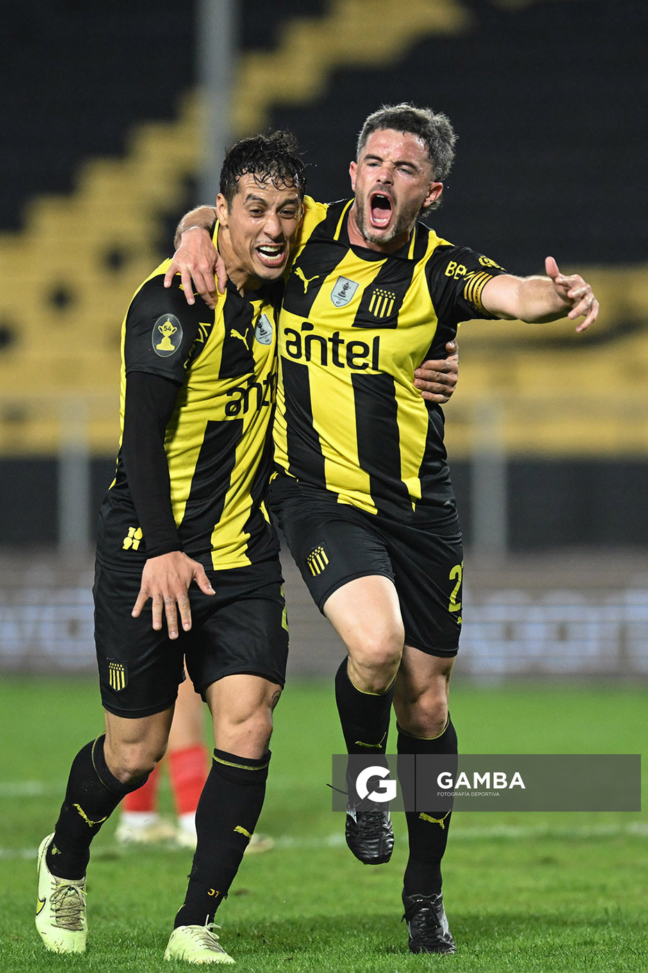 Lucas Hernández, de Peñarol. Torneo Clausura. Estadio Campeón del Siglo.