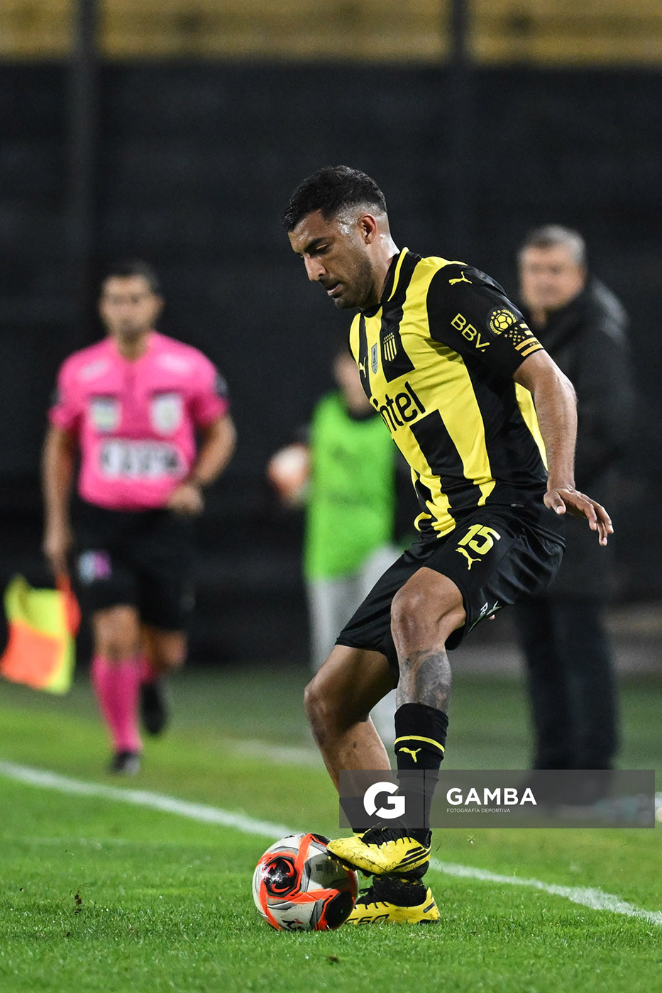 Maximiliano Olivera, de Peñarol. Torneo Clausura. Estadio Campeón del Siglo.