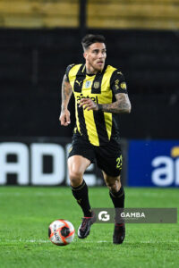 Javier Méndez, de Peñarol. Torneo Clausura. Estadio Campeón del Siglo.