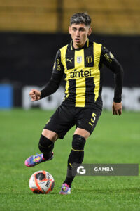 Ignacio Sosa, de Peñarol. Torneo Clausura. Estadio Campeón del Siglo.