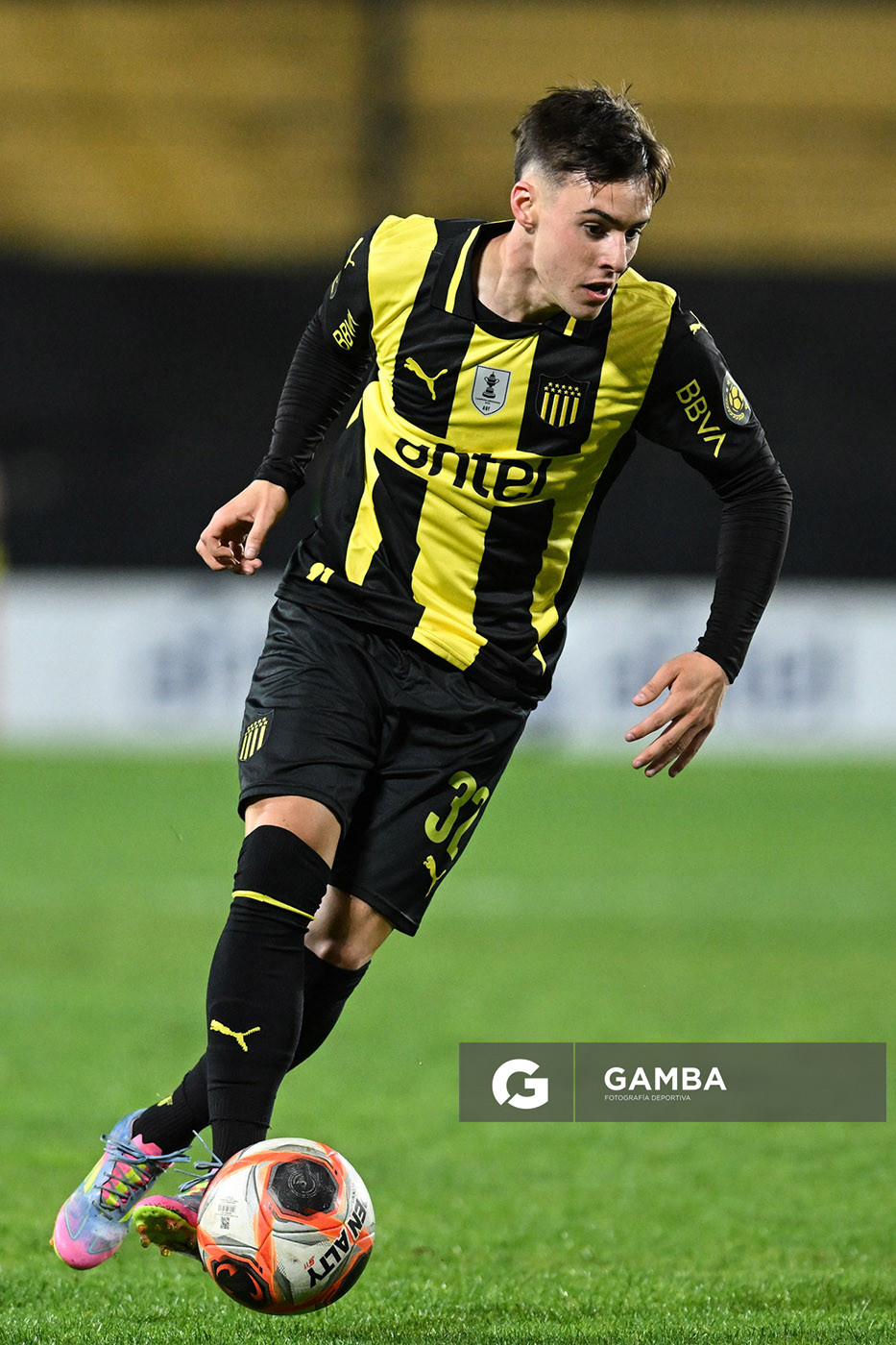 Leandro Umpiérrez, de Peñarol. Torneo Clausura. Estadio Campeón del Siglo.