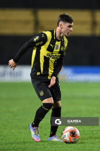 Leandro Umpiérrez, de Peñarol. Torneo Clausura. Estadio Campeón del Siglo.