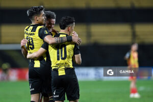 Lucas Hernández, de Peñarol. Torneo Clausura. Estadio Campeón del Siglo.