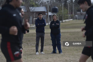 Diego Ifrán, director técnico de Litoral. Silvia Frontán, delegada de Litoral. 23ª Copa Nacional de Fútbol Femenino. Estadio Parque Agustín Rivaben.