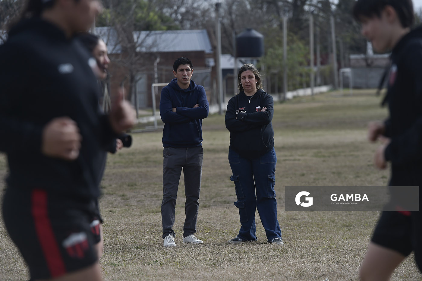 Diego Ifrán, director técnico de Litoral. Silvia Frontán, delegada de Litoral. 23ª Copa Nacional de Fútbol Femenino. Estadio Parque Agustín Rivaben.