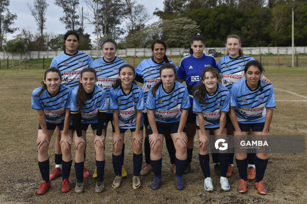 Titulares de Palmirense. Victoria Sosa, golera. Ludmila Otero, capitana. 23ª Copa Nacional de Fútbol Femenino. Estadio Parque Agustín Rivaben.