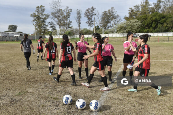 Alejandra Latorre, Lorena Machiavello y Valentina Pereira, terna arbitral. 23ª Copa Nacional de Fútbol Femenino. Estadio Parque Agustín Rivaben.