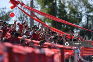Hinchas de Universitario. 21ª Copa Nacional de Clubes. Estadio Ernesto Dickinson.
