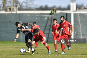 José Barreto, de Río Negro. Bruno Fornaroli, de Universitario. 21ª Copa Nacional de Clubes. Estadio Ernesto Dickinson.