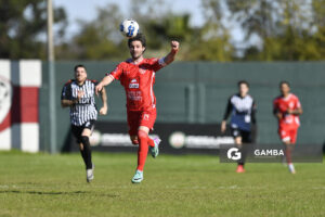 Bruno Fornaroli, de Universitario. 21ª Copa Nacional de Clubes. Estadio Ernesto Dickinson.