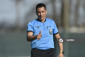 Gonzalo de León, árbitro central. 21ª Copa Nacional de Clubes. Estadio Ernesto Dickinson.