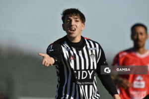 Enzo Cabrera, de Río Negro. 21ª Copa Nacional de Clubes. Estadio Ernesto Dickinson.
